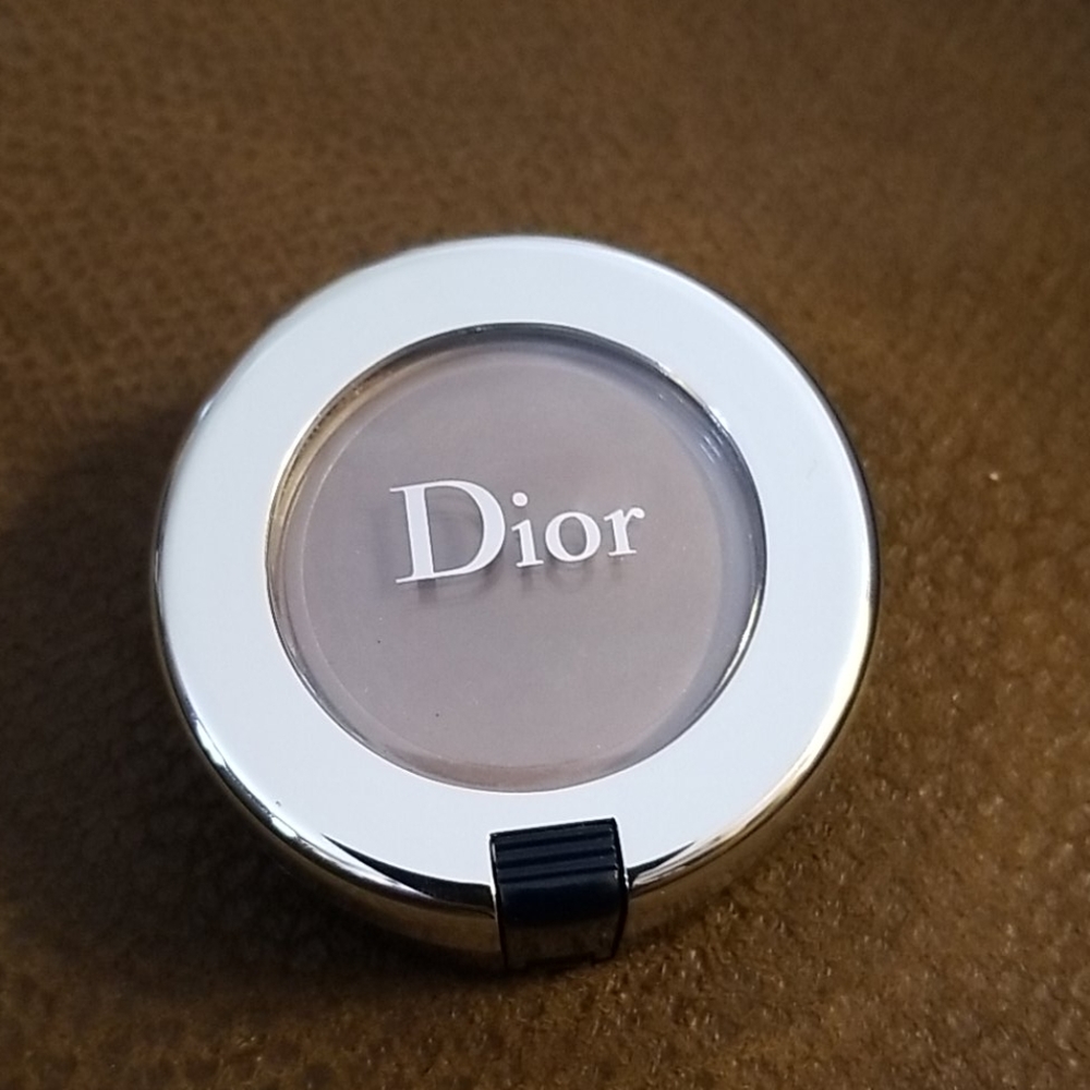 DIOR loose eye shadow